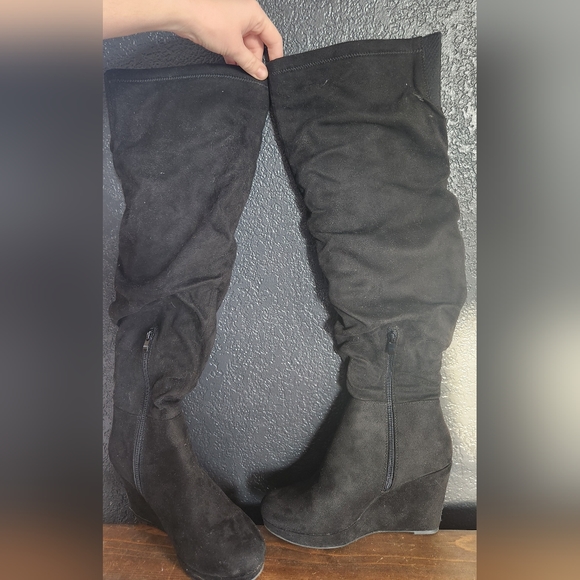 Chinese Laundry Black Faux Suede Over the Knee Slouch Wedge Heel Boot - size 8.5 - Picture 10 of 16